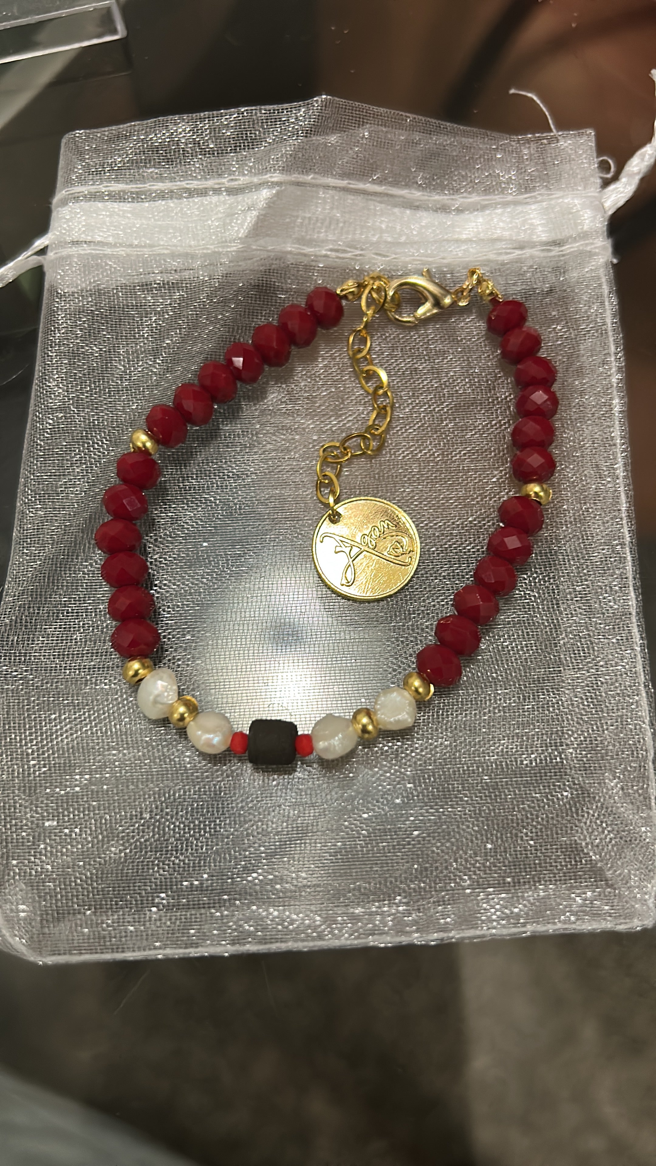 Pulsera de cristales perlas y azabaches